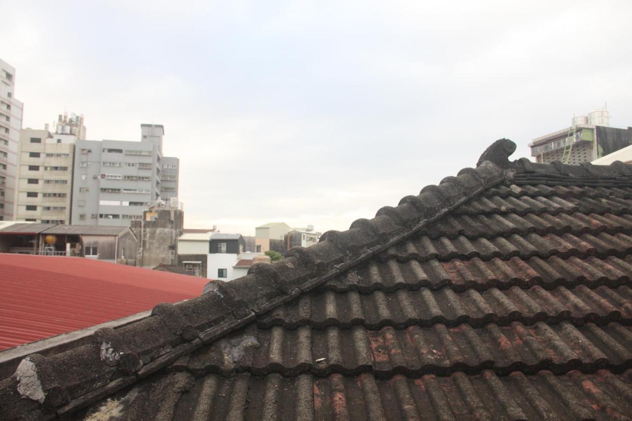Neat Hostel Tainan Exteriör bild