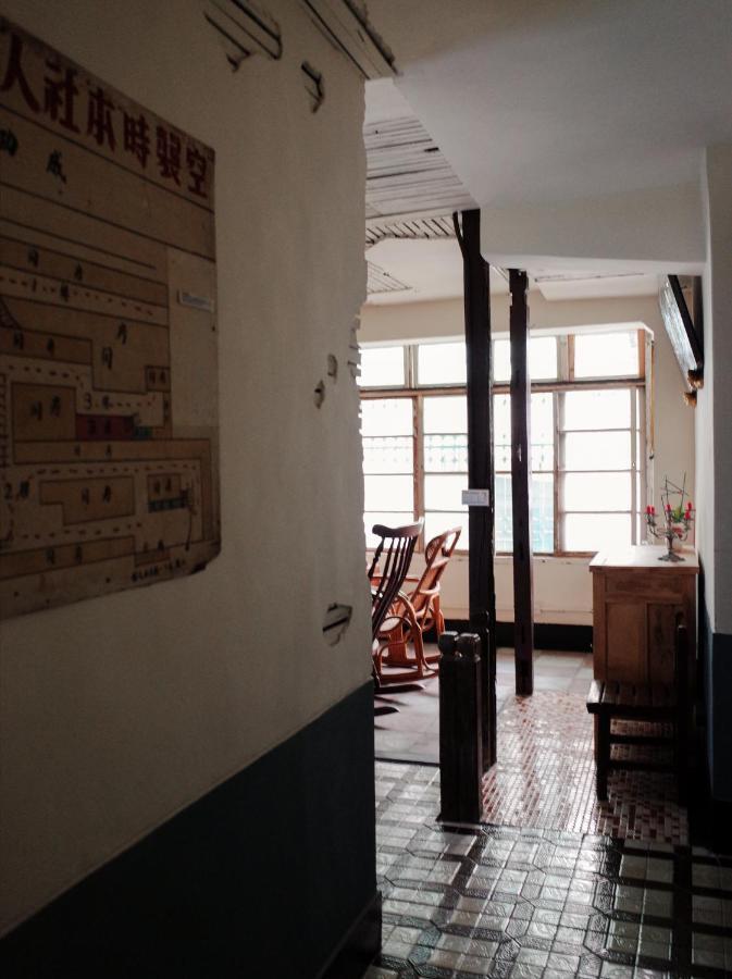 Neat Hostel Tainan Exteriör bild