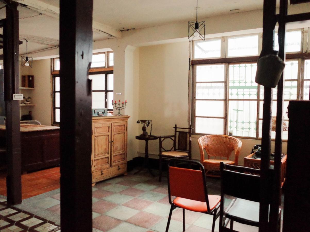 Neat Hostel Tainan Exteriör bild