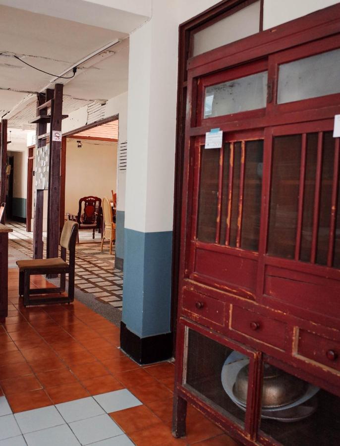 Neat Hostel Tainan Exteriör bild