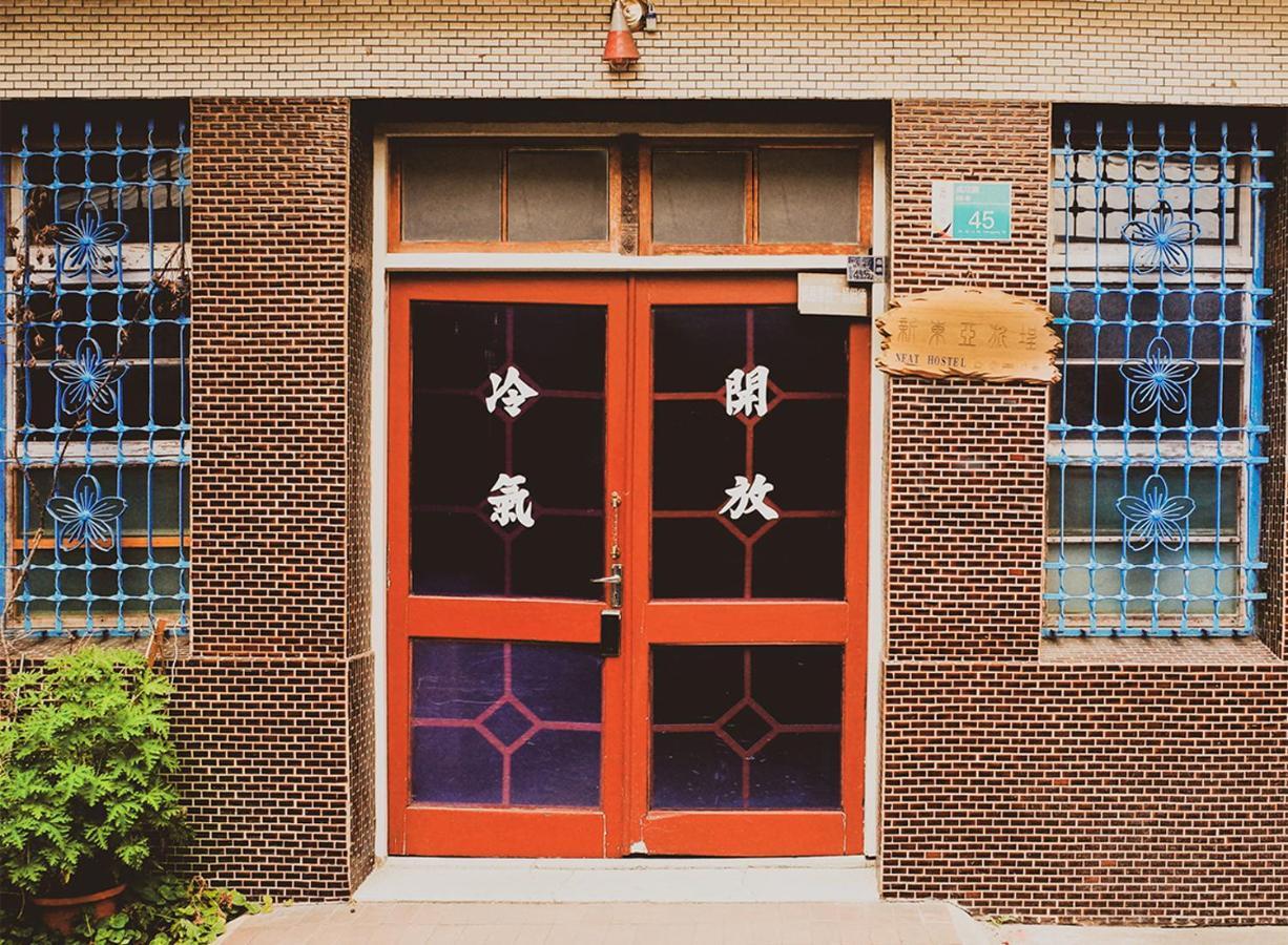 Neat Hostel Tainan Exteriör bild